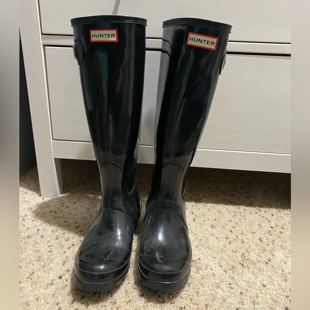 Black hunter boots